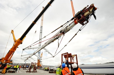 Image for article 'M5' Refit update: 90m mast removed